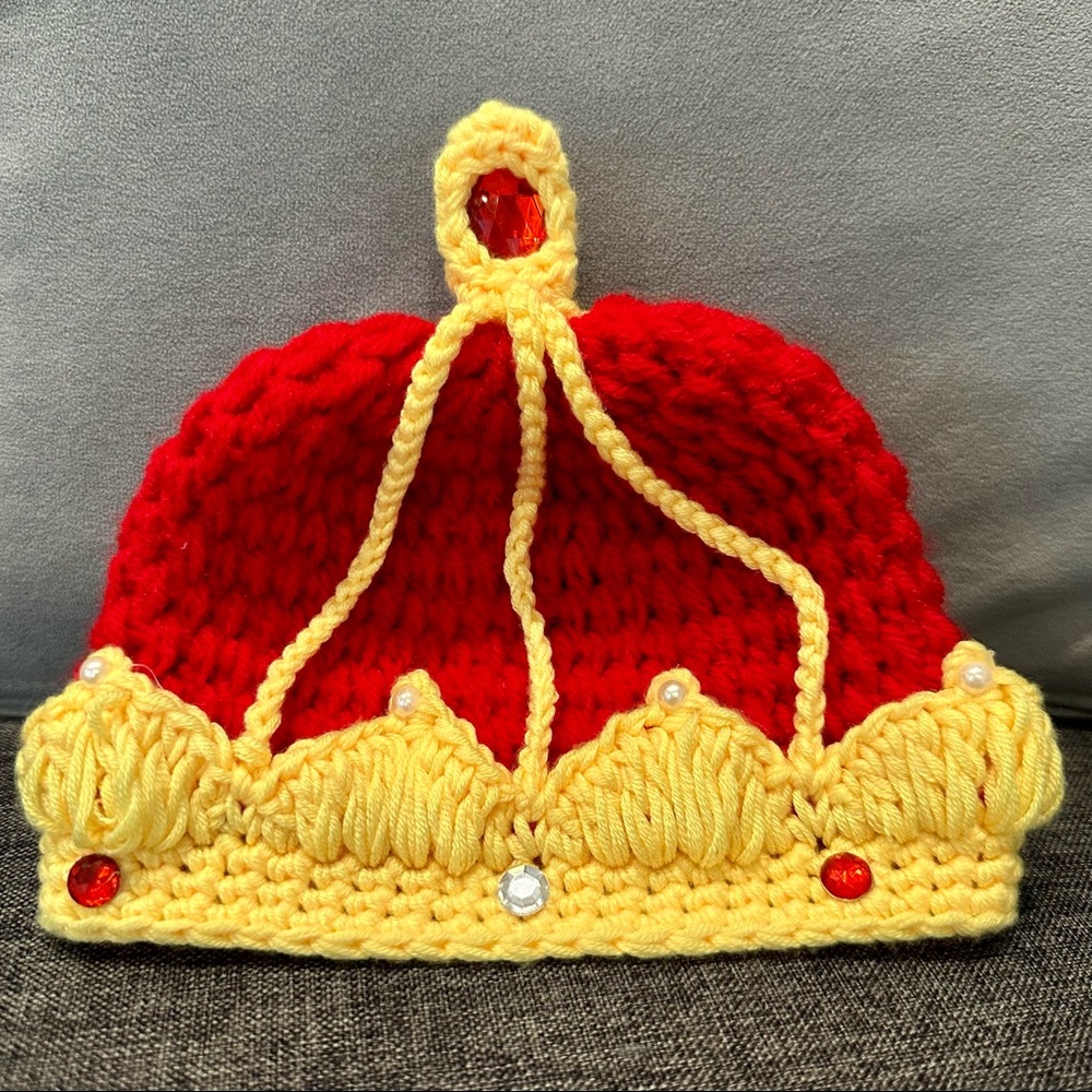 Handmade Knitted King Crown Newborn Baby Beanie Hat, Photography Props - Picture 3 of 5
